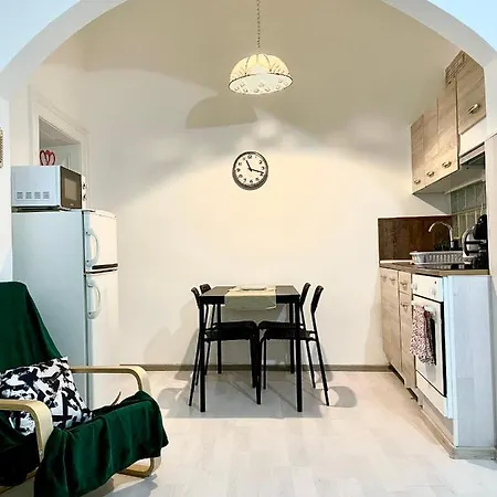 White Near The Famous New York Cafe Apartment Budapest